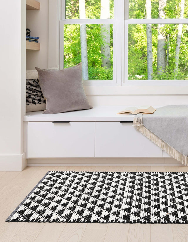 White Black 2' 2 x 6' 1 Chindi Jute Runner Rug