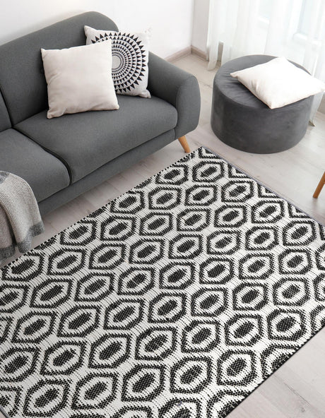 Black and White 2' x 3' 1 Chindi Jute Rectangle Area Rug Interior Design Home Decor Carpet Mat for Sale at Rug Engine