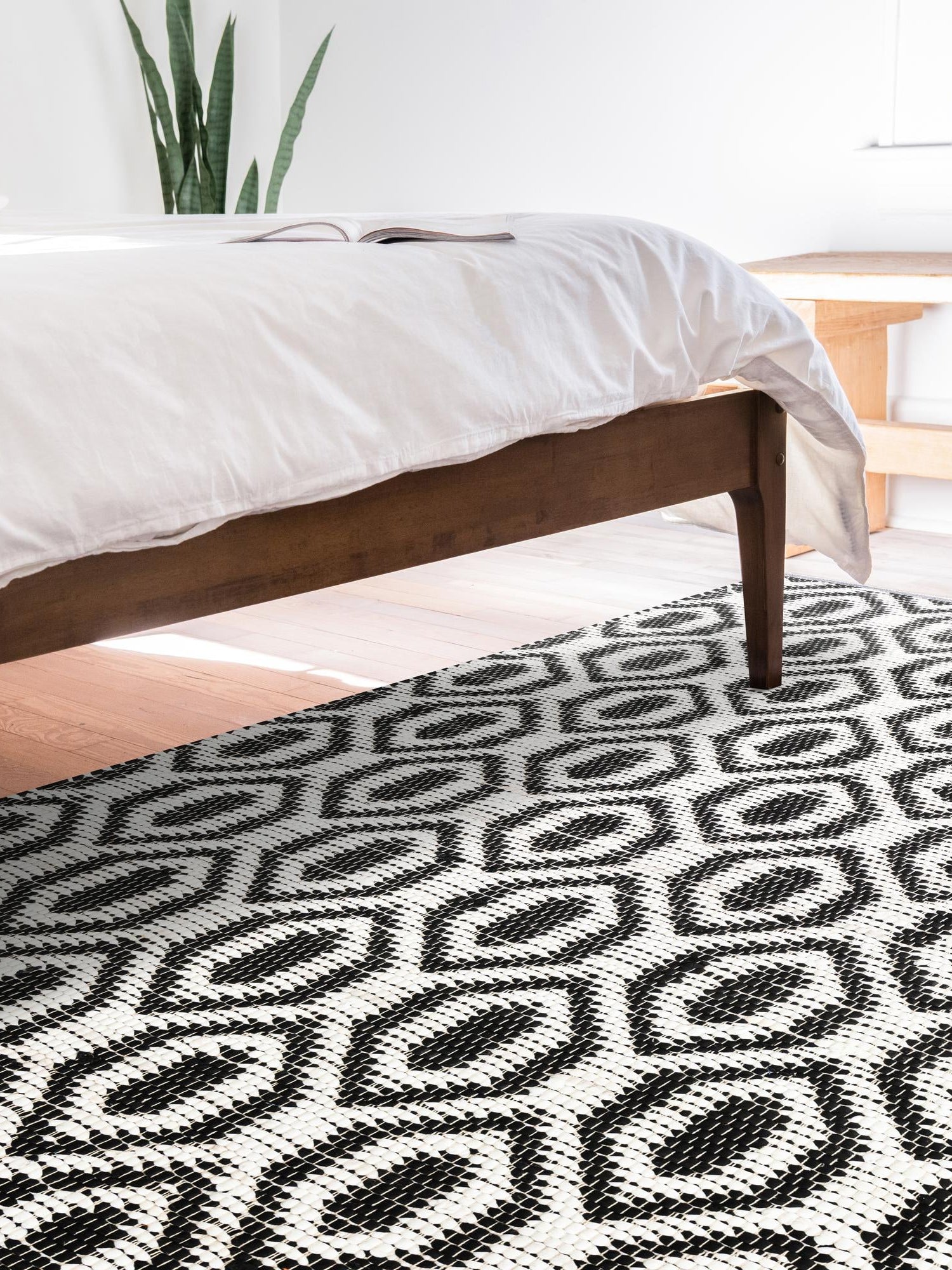 Black and White 5' 1 x 8' Chindi Jute Rectangle Area Rug Interior Design Home Decor Carpet Mat for Sale at Rug Engine