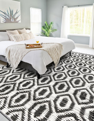 Black and White 2' x 3' 1 Chindi Jute Rectangle Rug