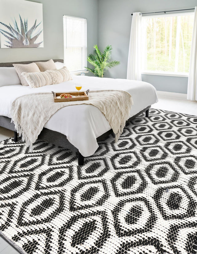 Black and White 9' x 12' Chindi Jute Rectangle Rug
