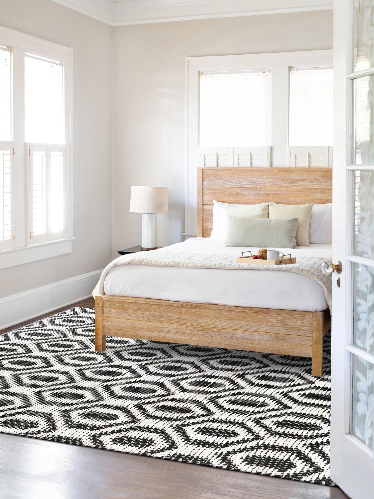 Black and White 4' 1 x 6' 1 Chindi Jute Rectangle Area Rug Interior Design Home Decor Carpet Mat for Sale at Rug Engine