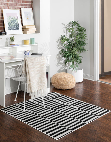 Black 7' 10 x 7' 10 Williamsburg Square Area Rug 100% Polypropylene With Cotton Backing Durable Easy Clean Stain Resistant Carpet for Sale at Rug Engine