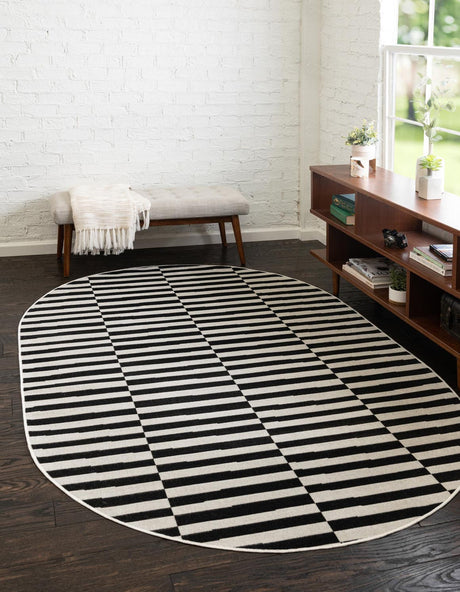 Black 5' x 8' Williamsburg Oval Area Rug