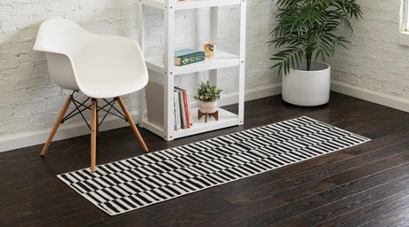 Black 2' 7 x 12' Williamsburg Runner Area Rug