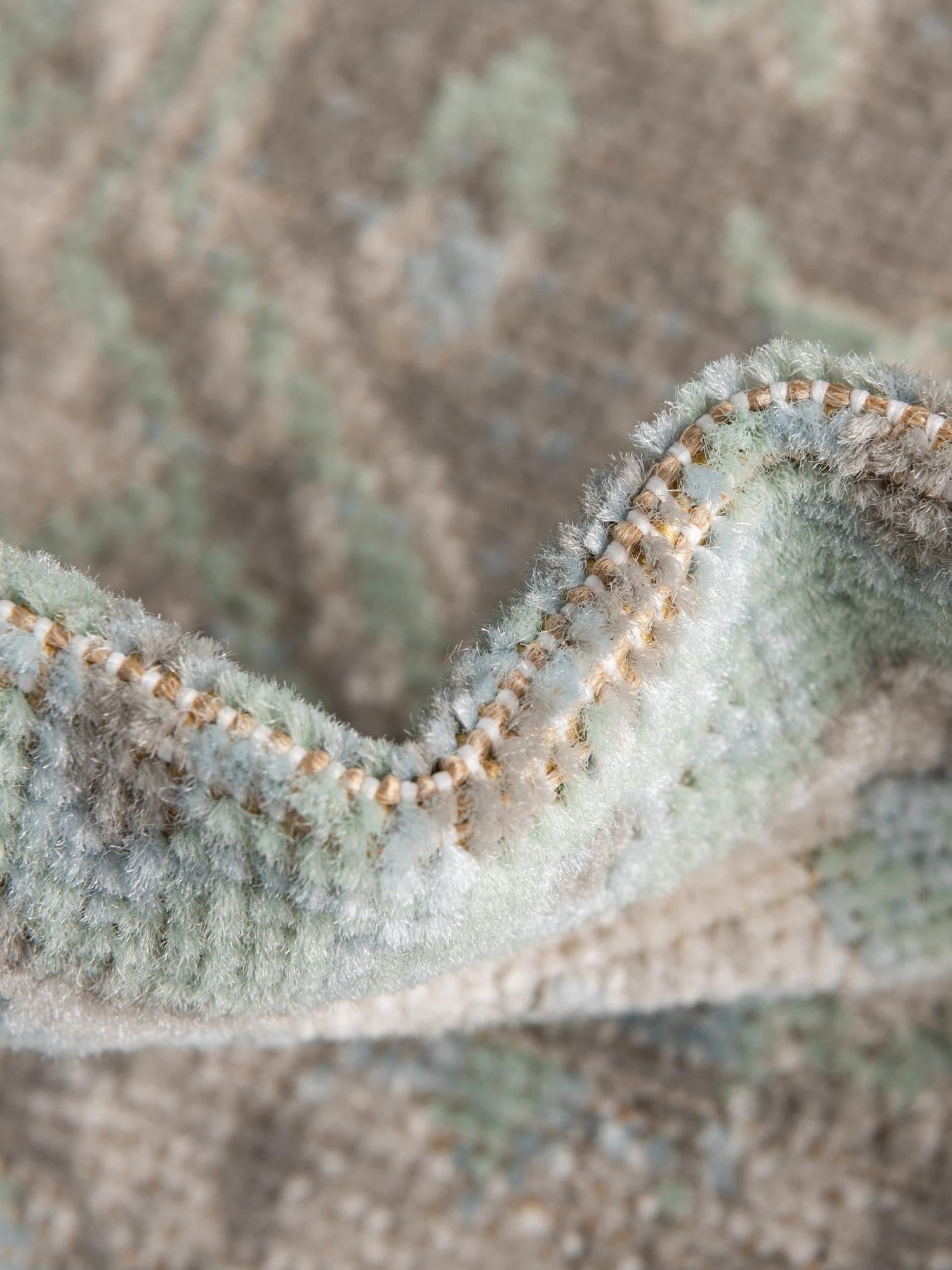 Mint 3' x 5' 3 Whitney Oval Area Rug