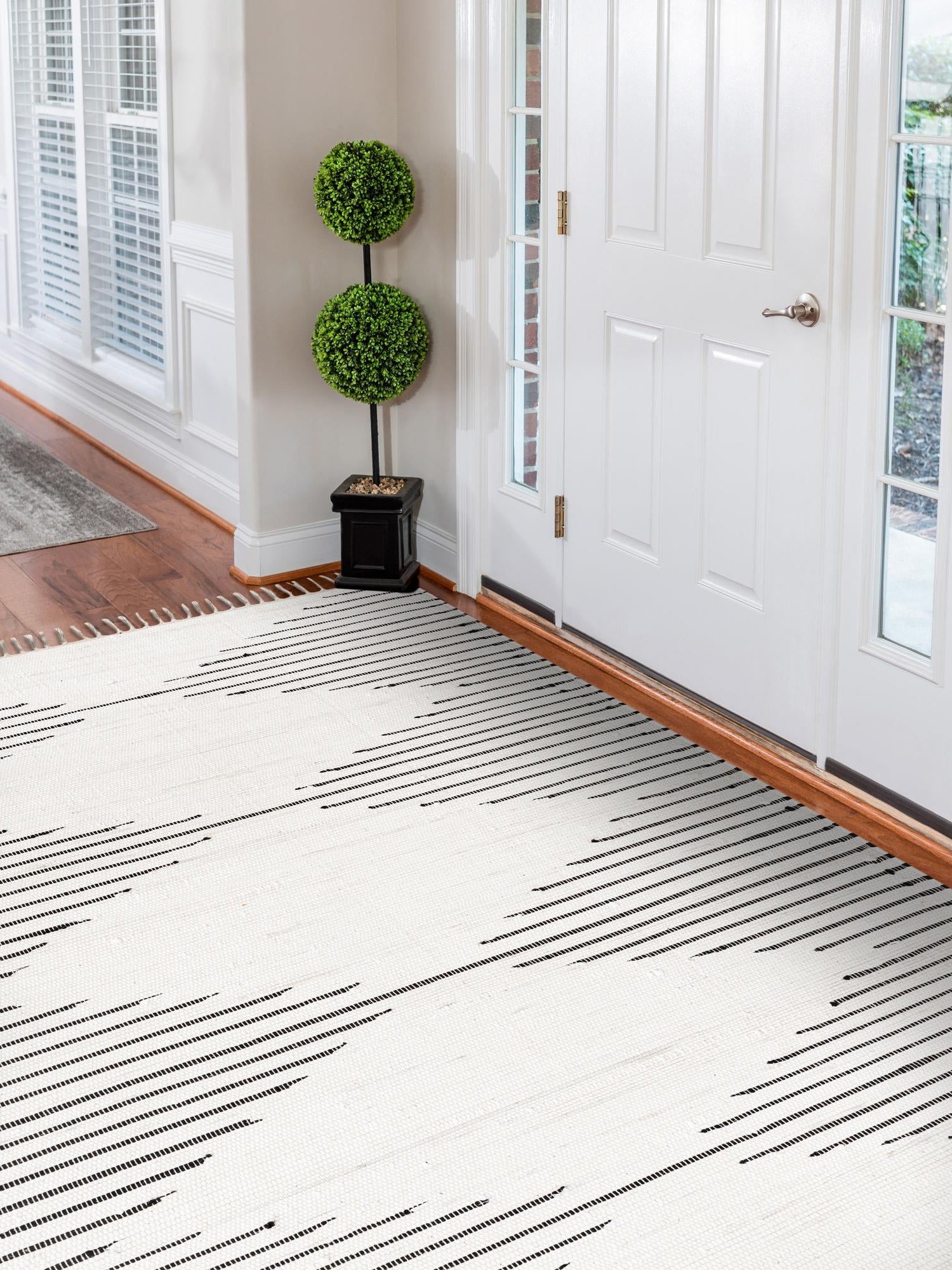White 6' 1 x 9' Chindi Cotton Rectangle Area Rug Interior Design Home Decor Carpet Mat for Sale at Rug Engine