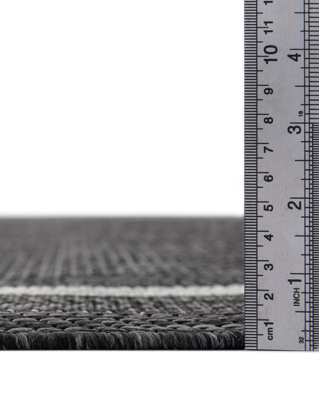 Black 6' 1 x 6' 1 Outdoor Border Round Rug