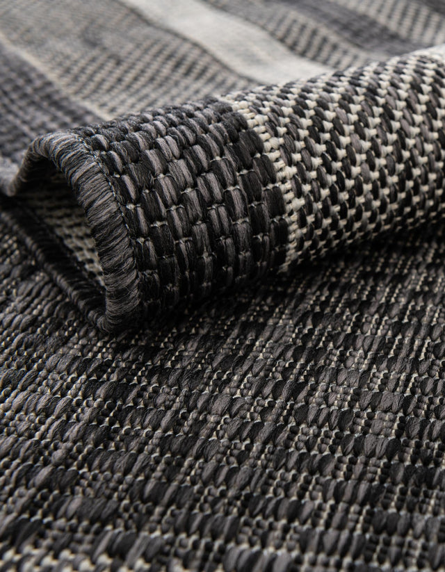 Black 6' 1 x 6' 1 Outdoor Border Round Rug