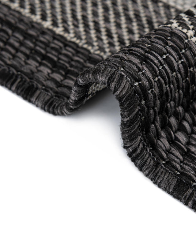 Black 8' x 8' Outdoor Border Round Rug