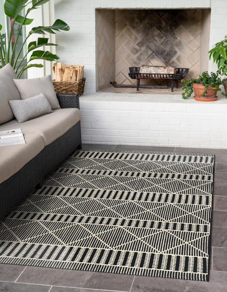 Black 2' x 3' Outdoor Trellis Rectangle Rug