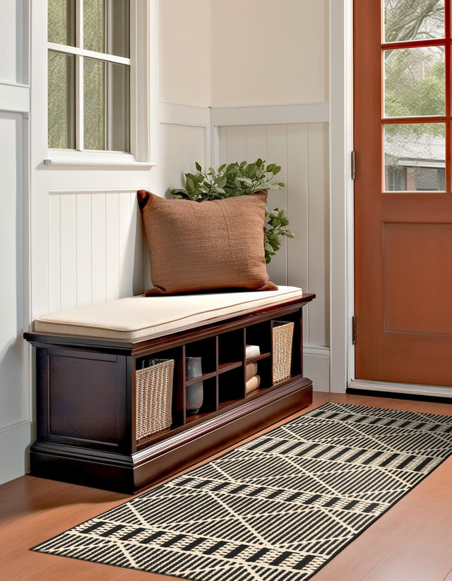 Black 2' x 4' 1 Outdoor Trellis Runner Rug