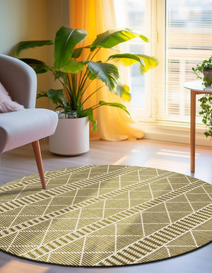Green 7' 10 x 7' 10 Outdoor Trellis Round Area Rug Weather Resistant for Patio, Deck, Terrace, Balcony, Porch Geometric Design Water Safe Outside Carpet for Sale at Rug Engine
