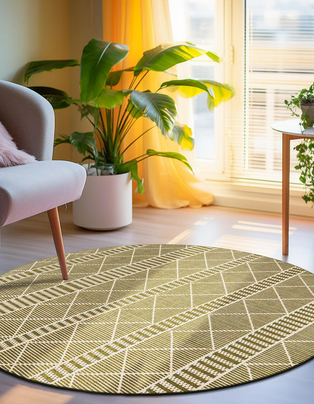 Green 7' 10 x 7' 10 Outdoor Trellis Round Area Rug Weather Resistant for Patio, Deck, Terrace, Balcony, Porch Geometric Design Water Safe Outside Carpet for Sale at Rug Engine