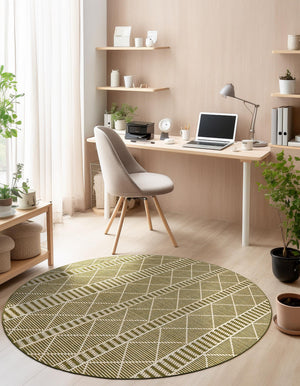 Green 7' 10 x 7' 10 Outdoor Trellis Round Area Rug Weather Resistant for Patio, Deck, Terrace, Balcony, Porch Geometric Design Water Safe Outside Carpet for Sale at Rug Engine