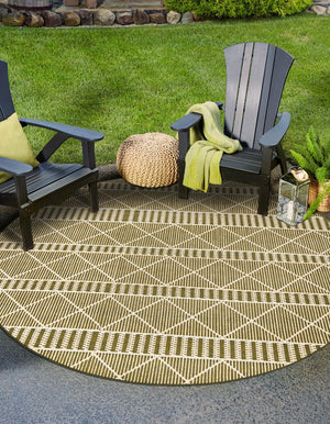Green 7' 10 x 7' 10 Outdoor Trellis Round Area Rug Weather Resistant for Patio, Deck, Terrace, Balcony, Porch Geometric Design Water Safe Outside Carpet for Sale at Rug Engine
