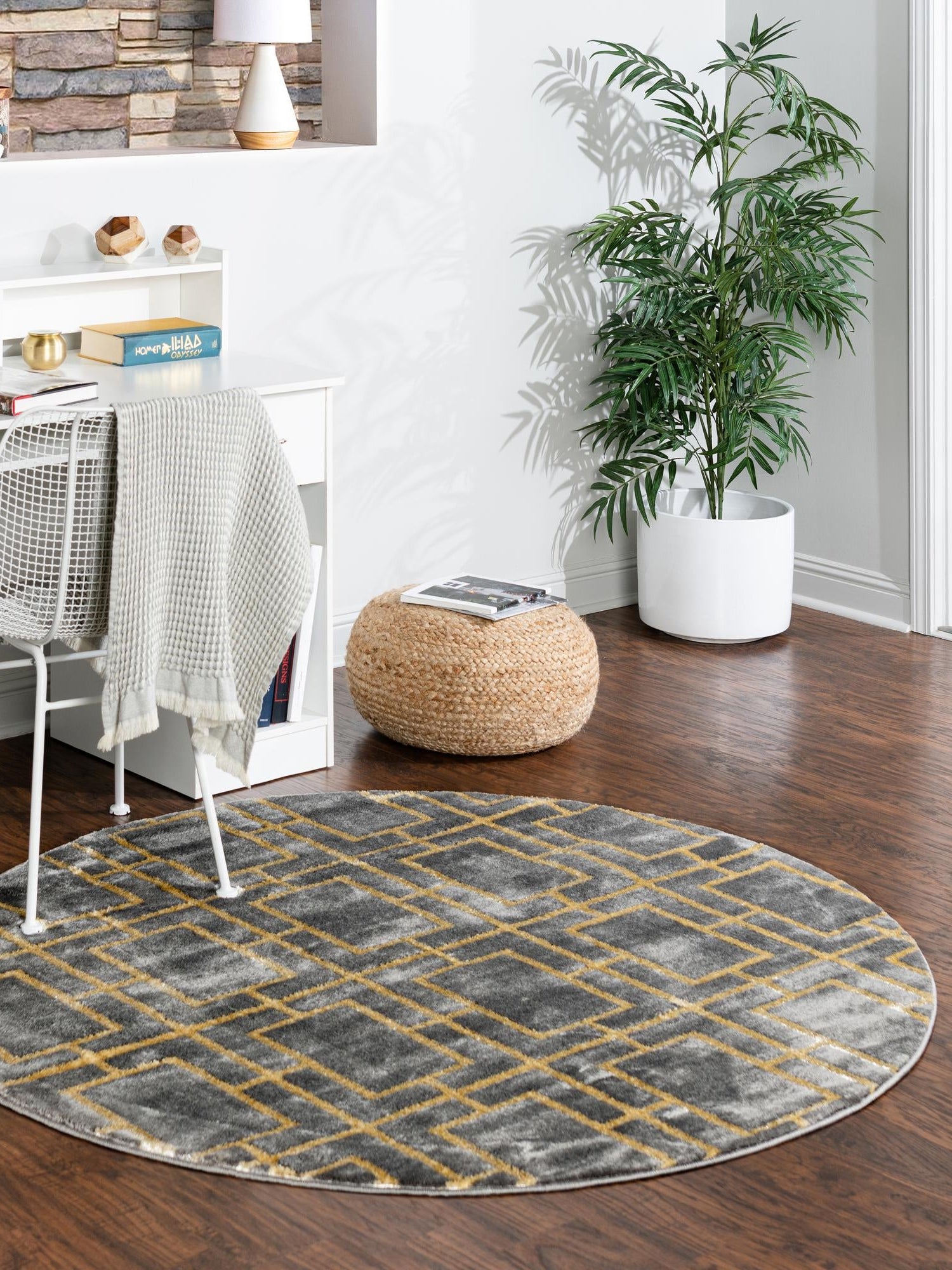 Gray Gold 7' 10 x 7' 10 Marilyn Monroe Glam Round Area Rug 70% Polypropylene & 30% Polyester Vivid Geometric Modern Carpet for Interior Home Decor for Sale at Rug Engine
