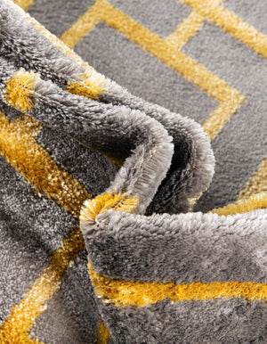 Gray Gold 3' 1 x 3' 1 Marilyn Monroe Glam Round Area Rug 70% Polypropylene & 30% Polyester Vivid Geometric Modern Carpet for Interior Home Decor for Sale at Rug Engine