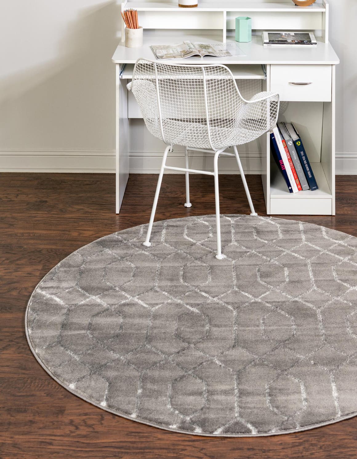 Gray Silver 3' 1 x 3' 1 Marilyn Monroe Glam Round Area Rug 70% Polypropylene & 30% Polyester Vivid Geometric Modern Carpet for Interior Home Decor for Sale at Rug Engine