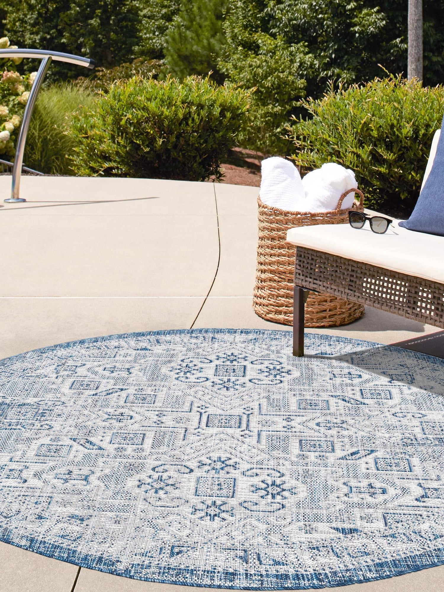 Blue 4' 1 x 4' 1 Outdoor Aztec Round Area Rug Weather Resistant for Patio, Deck, Terrace, Balcony, Porch 100% Polypropylene Traditional Carpet Mat for Sale at Rug Engine