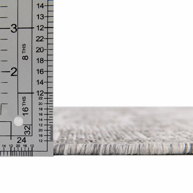 Light Gray 4' 1 x 6' 1 Outdoor Aztec Rectangle Rug