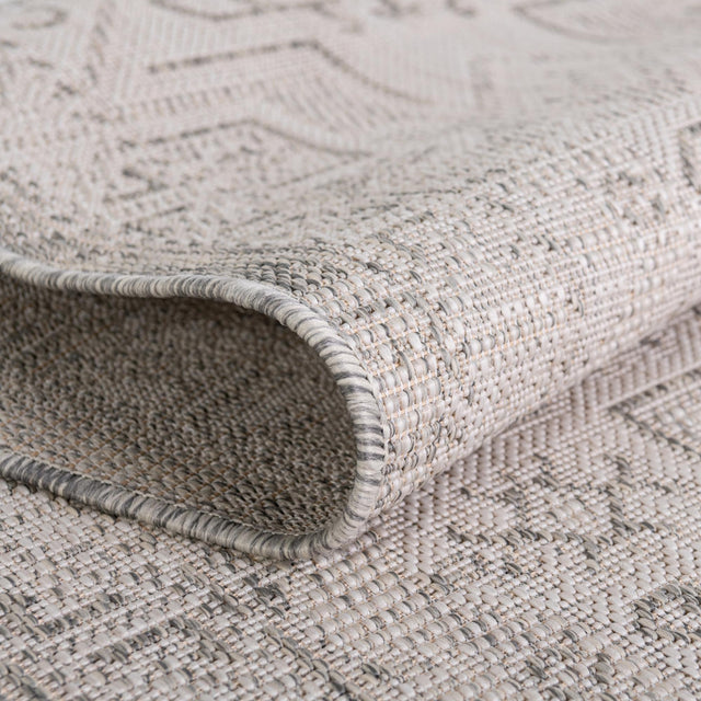 Light Gray 4' 1 x 6' 1 Outdoor Aztec Rectangle Rug