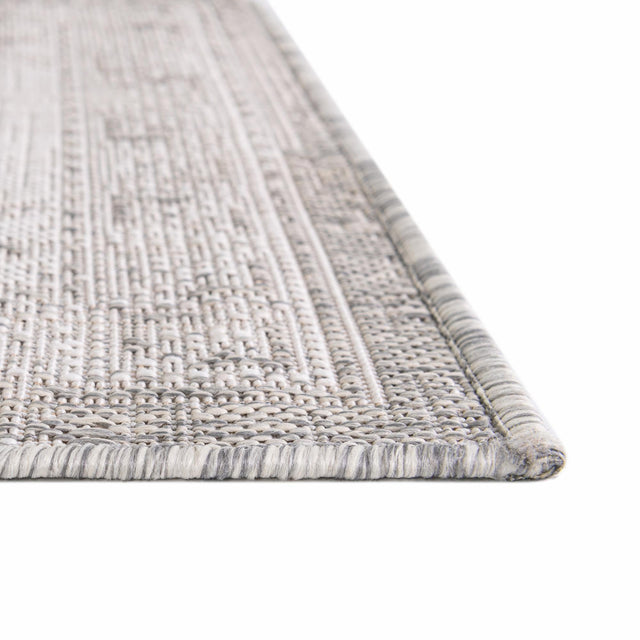 Light Gray 4' 1 x 6' 1 Outdoor Aztec Rectangle Rug