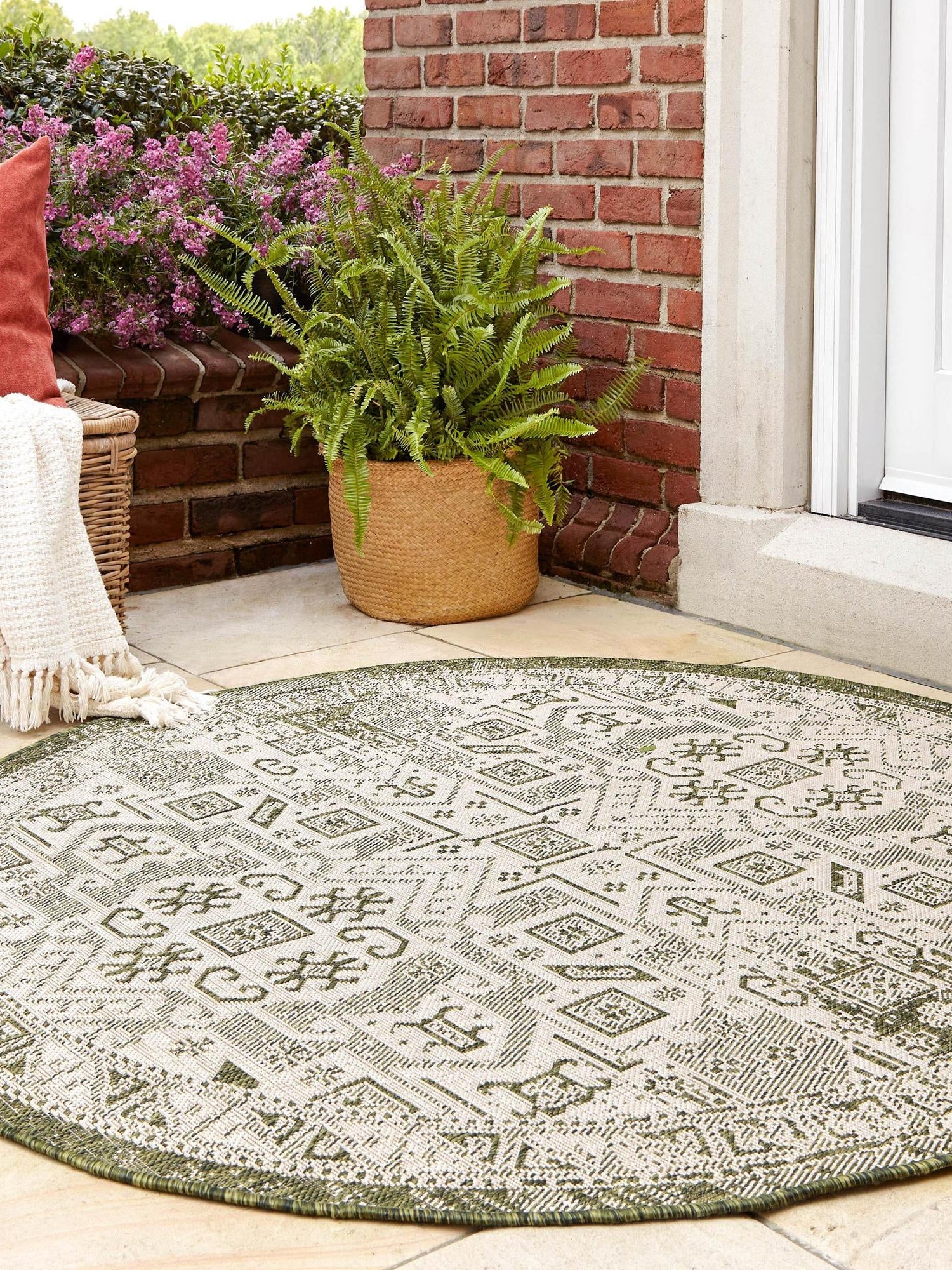 Green 7' 10 x 7' 10 Outdoor Aztec Round Area Rug Weather Resistant for Patio, Deck, Terrace, Balcony, Porch 100% Polypropylene Traditional Carpet Mat for Sale at Rug Engine