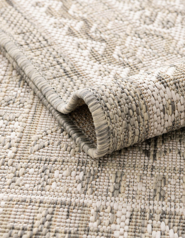 Light Gray 10' x 10' Outdoor Aztec Round Rug
