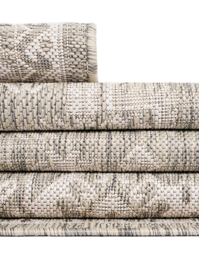 Light Gray 3' 1 x 3' 1 Outdoor Aztec Round Area Rug Weather Resistant for Patio, Deck, Terrace, Balcony, Porch 100% Polypropylene Traditional Carpet Mat for Sale at Rug Engine