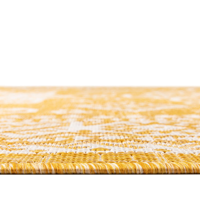 Yellow 3' 1 x 3' 1 Outdoor Aztec Round Rug