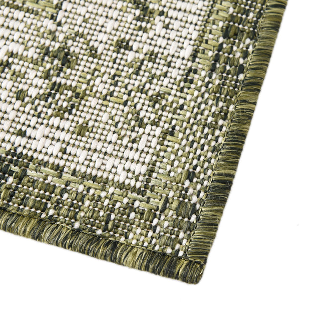 Green 6' 1 x 9' Outdoor Traditional Rectangle Rug