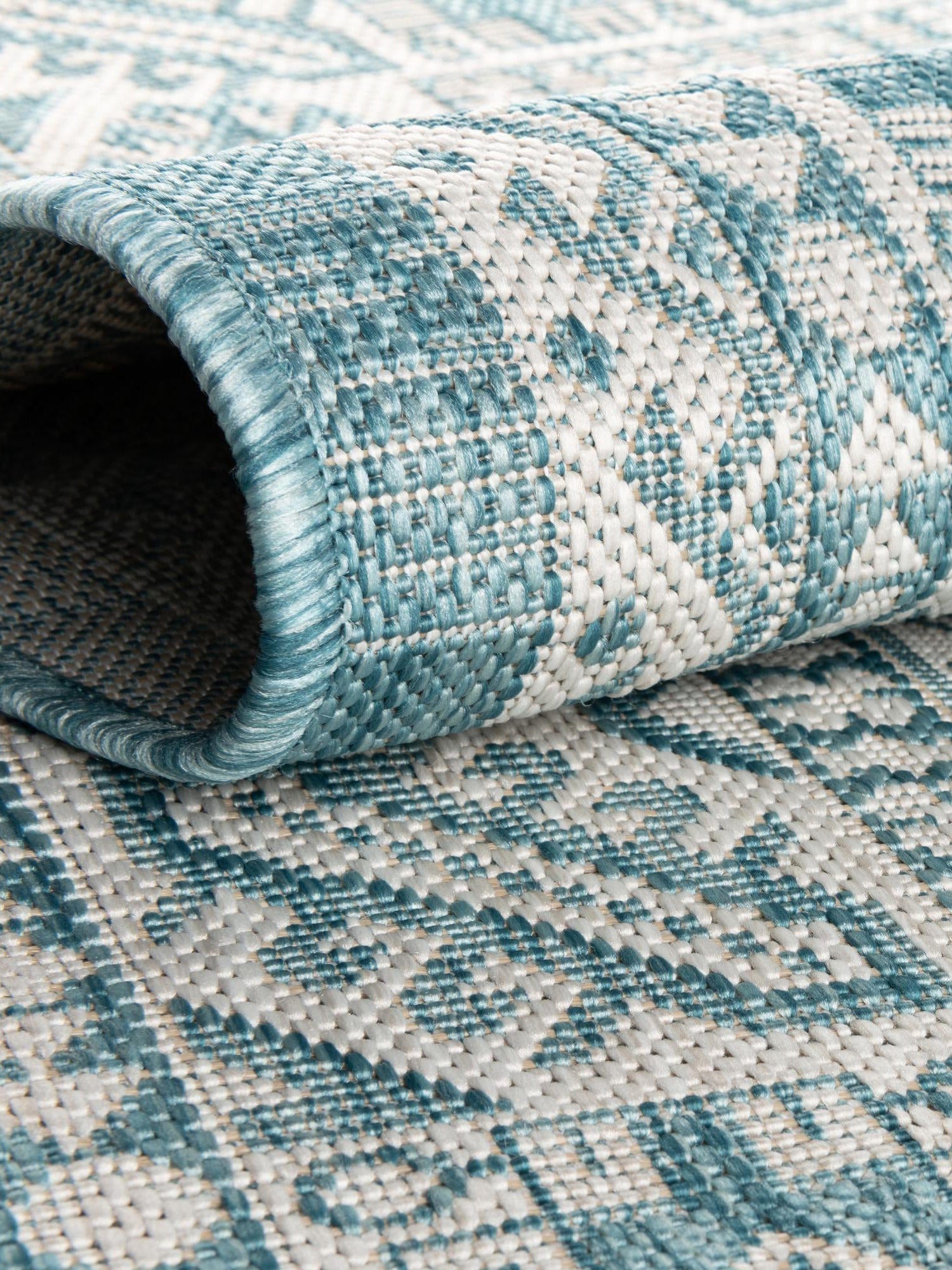Aqua 4' 1 x 4' 1 Outdoor Aztec Round Area Rug Weather Resistant for Patio, Deck, Terrace, Balcony, Porch 100% Polypropylene Traditional Carpet Mat for Sale at Rug Engine