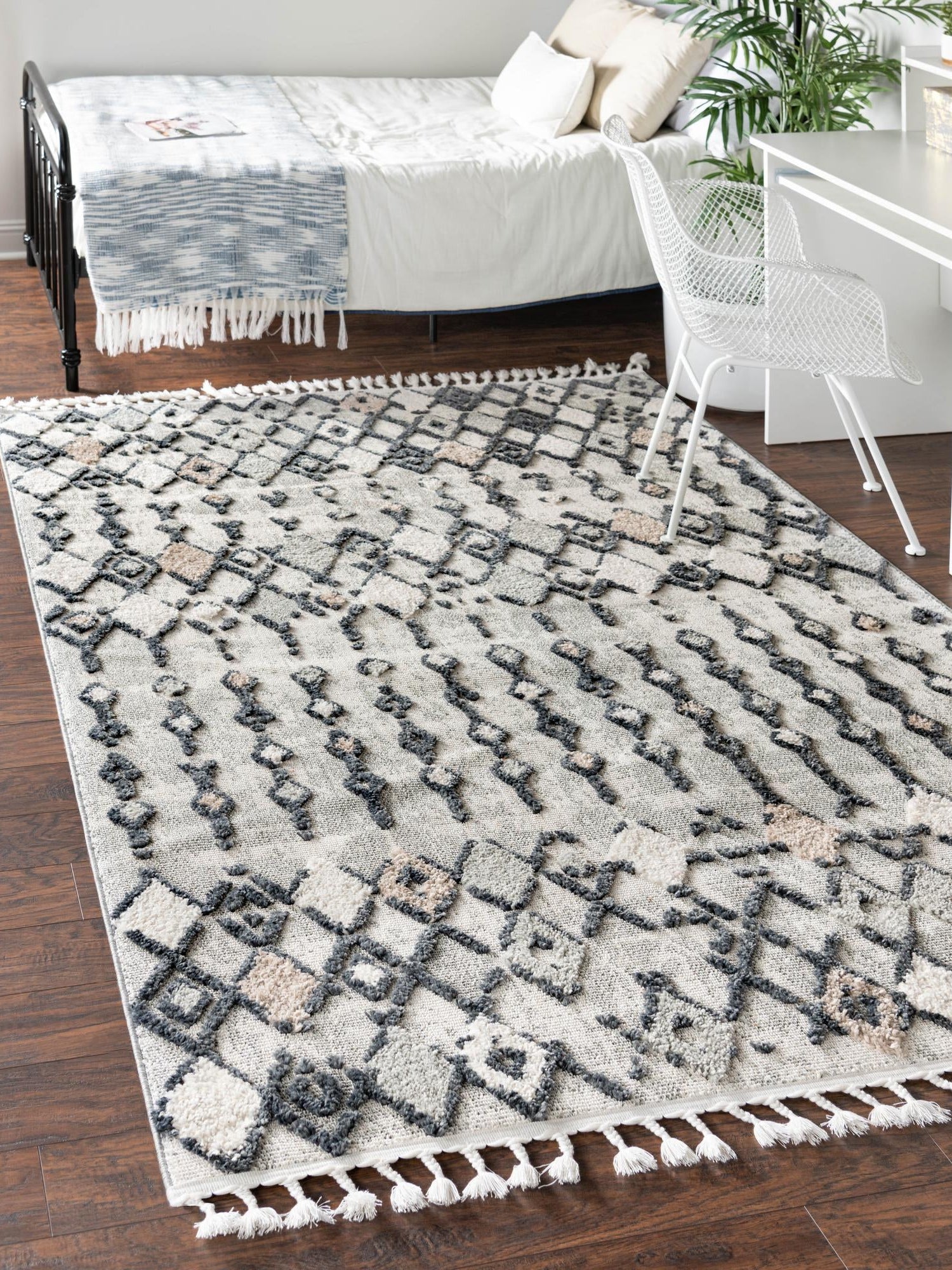 Sand 2' x 3' 2 Cherokee Rectangle Area Rug 100% Polypropylene With Cotton Backing Modern Geometric Carpet for Home Decor Interior Design Rooms for Sale at Rug Engine