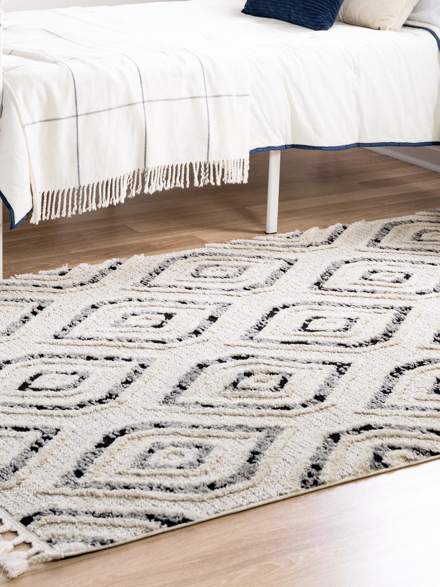 Black and White 6' x 9' Cherokee Rectangle Area Rug 100% Polypropylene With Cotton Backing Modern Geometric Carpet for Home Decor Interior Design Rooms for Sale at Rug Engine
