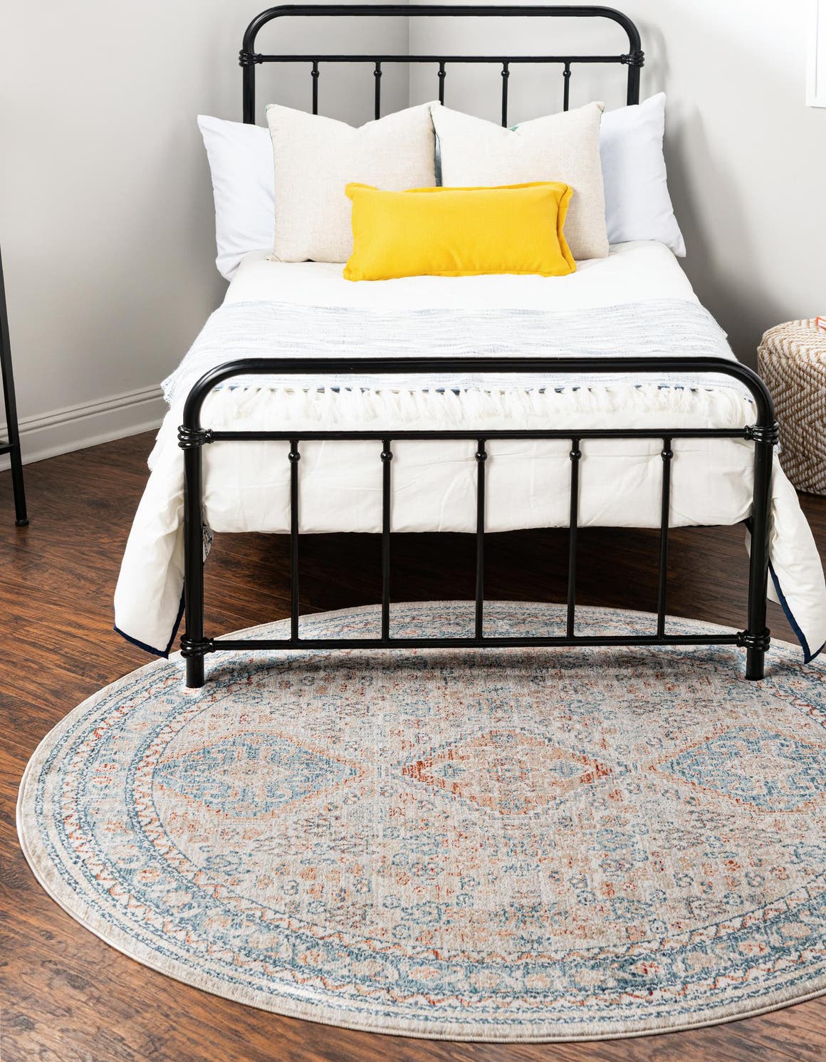 Multicolor 3' 11 x 3' 11 Newport Round Area Rug 100% Polypropylene Traditional Distressed Classic Contemporary Carpet for Home Decor for Sale at Rug Engine