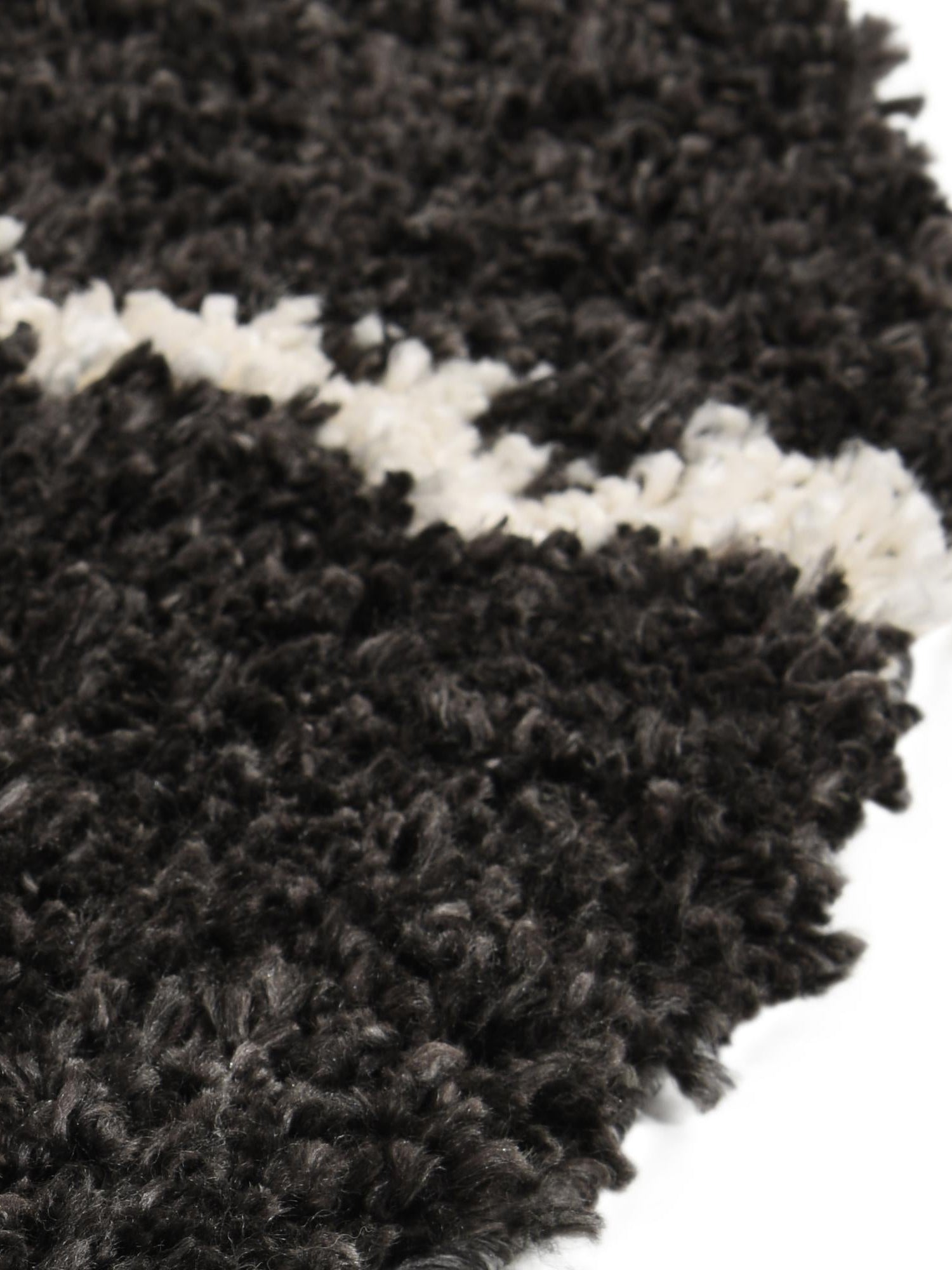 Black and White 5' 3 x 5' 3 Hygge Shag Round Area Rug Thick Soft Touch Fluffy & Plush Shaggy Pile 100% Polypropylene With Jute Backing Modern Carpet for Sale at Rug Engine