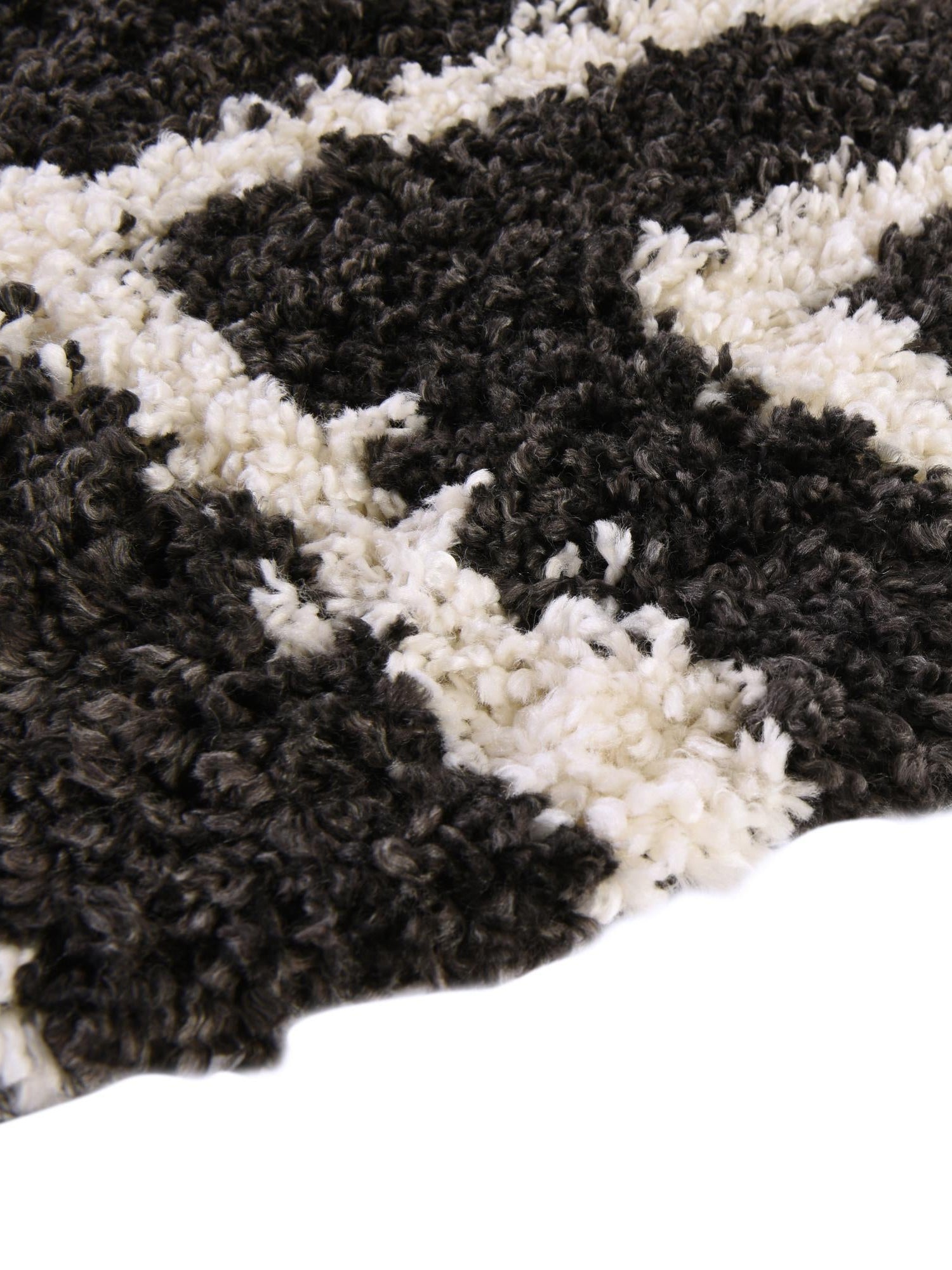 Black and White 5' 3 x 5' 3 Hygge Shag Round Area Rug Thick Soft Touch Fluffy & Plush Shaggy Pile 100% Polypropylene With Jute Backing Modern Carpet for Sale at Rug Engine