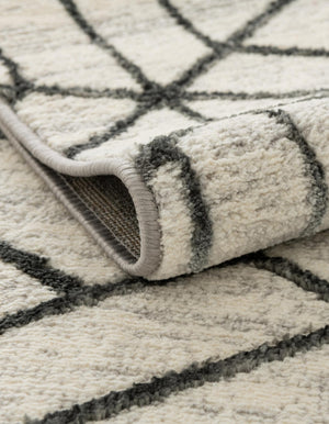 White 5' 3 x 5' 3 Matrix Trellis Octagon Area Rug 100% Polyester Geometric Pattern Modern Carpet for Living, Dining, Bedroom, Office for Sale at Rug Engine