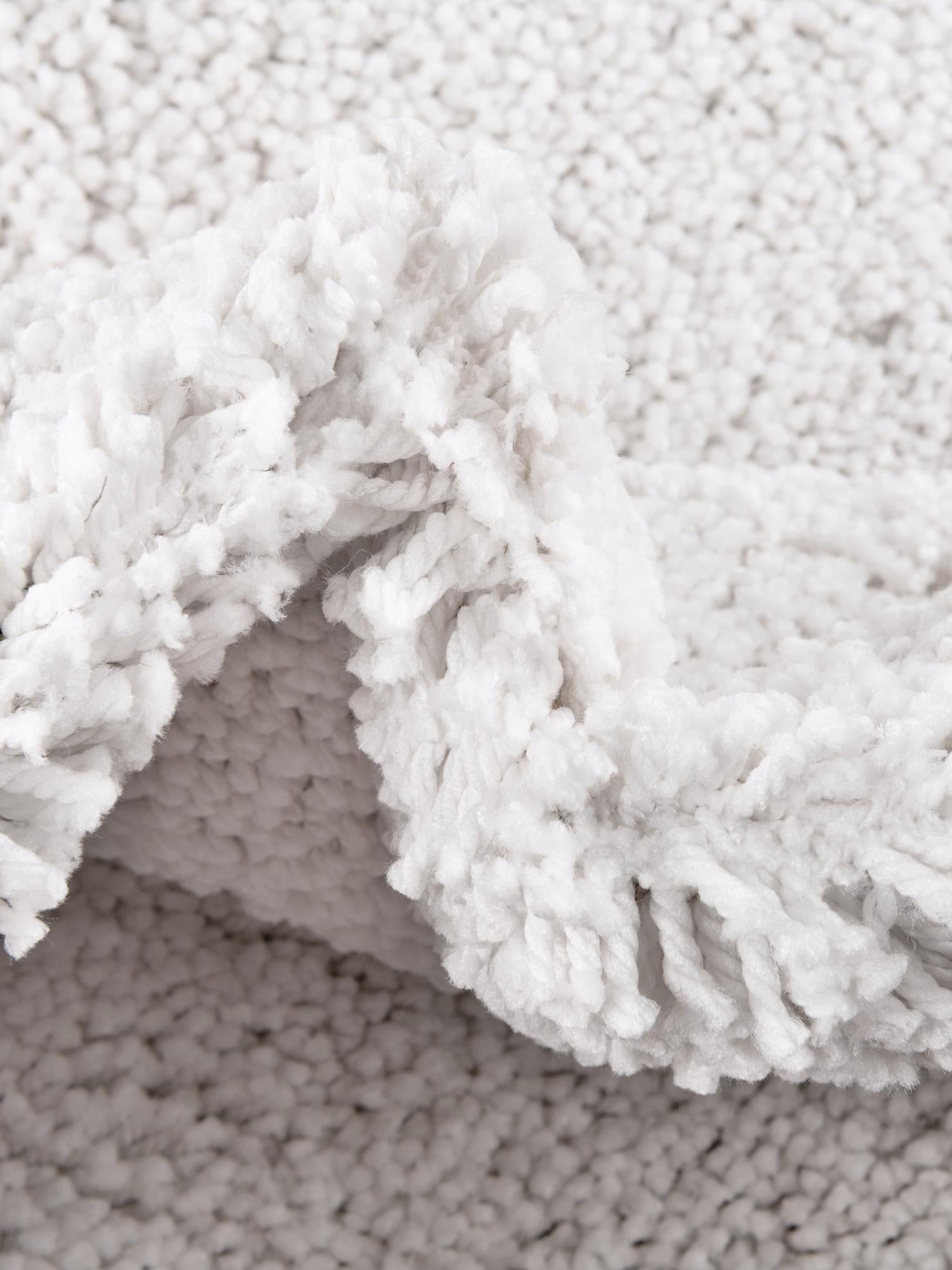 Sea Salt White 7' x 7' Jill Zarin Shaggy Chic Round Area Rug Thick Soft Touch Fluffy & Plush Shaggy Pile 100% Polyester (Space-Dyed Yarn) With Jute Backing  Carpet for Sale at Rug Engine