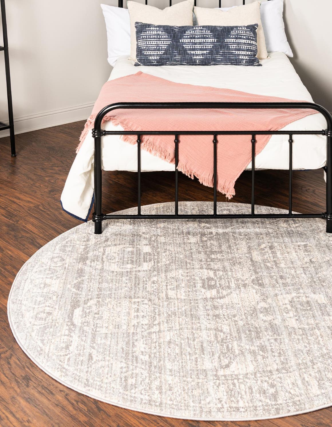 Gray 5' 2 x 5' 2 Lola Round Area Rug Polypropylene With Jute Backing Traditional Pattern Easy Clean Carpet for Home Interior Design for Sale at Rug Engine