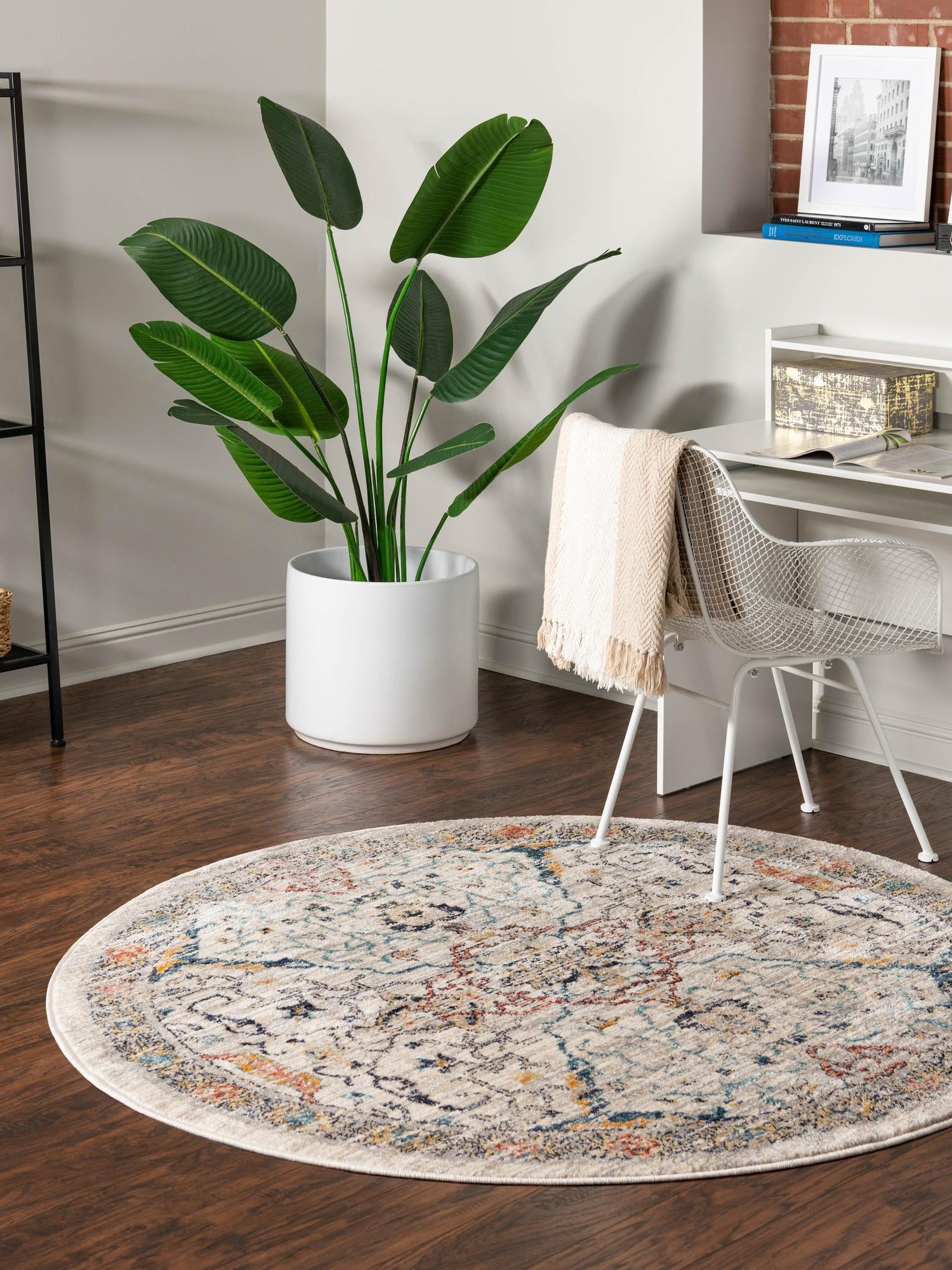 Ivory 3' 11 x 3' 11 Lola Round Area Rug Polypropylene With Jute Backing Traditional Pattern Easy Clean Carpet for Home Interior Design for Sale at Rug Engine