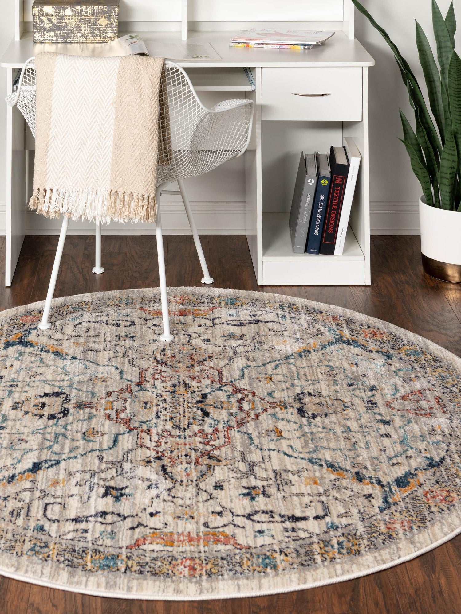Ivory 5' 2 x 5' 2 Lola Round Area Rug Polypropylene With Jute Backing Traditional Pattern Easy Clean Carpet for Home Interior Design for Sale at Rug Engine