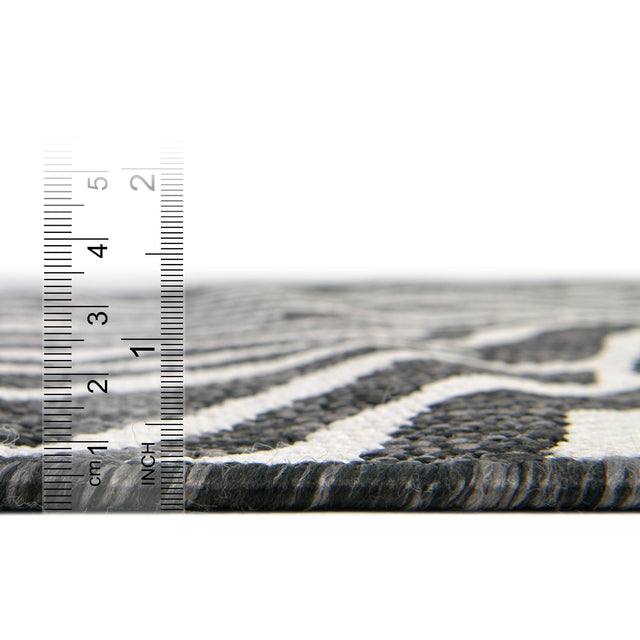 White 5' 3 x 8' Outdoor Safari Rectangle Rug