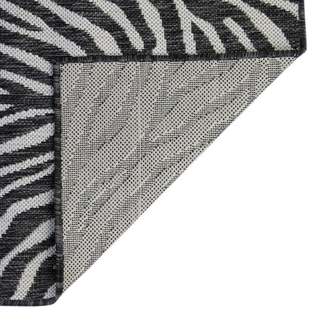 White 5' 3 x 8' Outdoor Safari Rectangle Rug