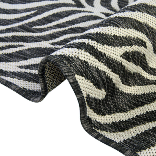 White 5' 3 x 8' Outdoor Safari Rectangle Rug