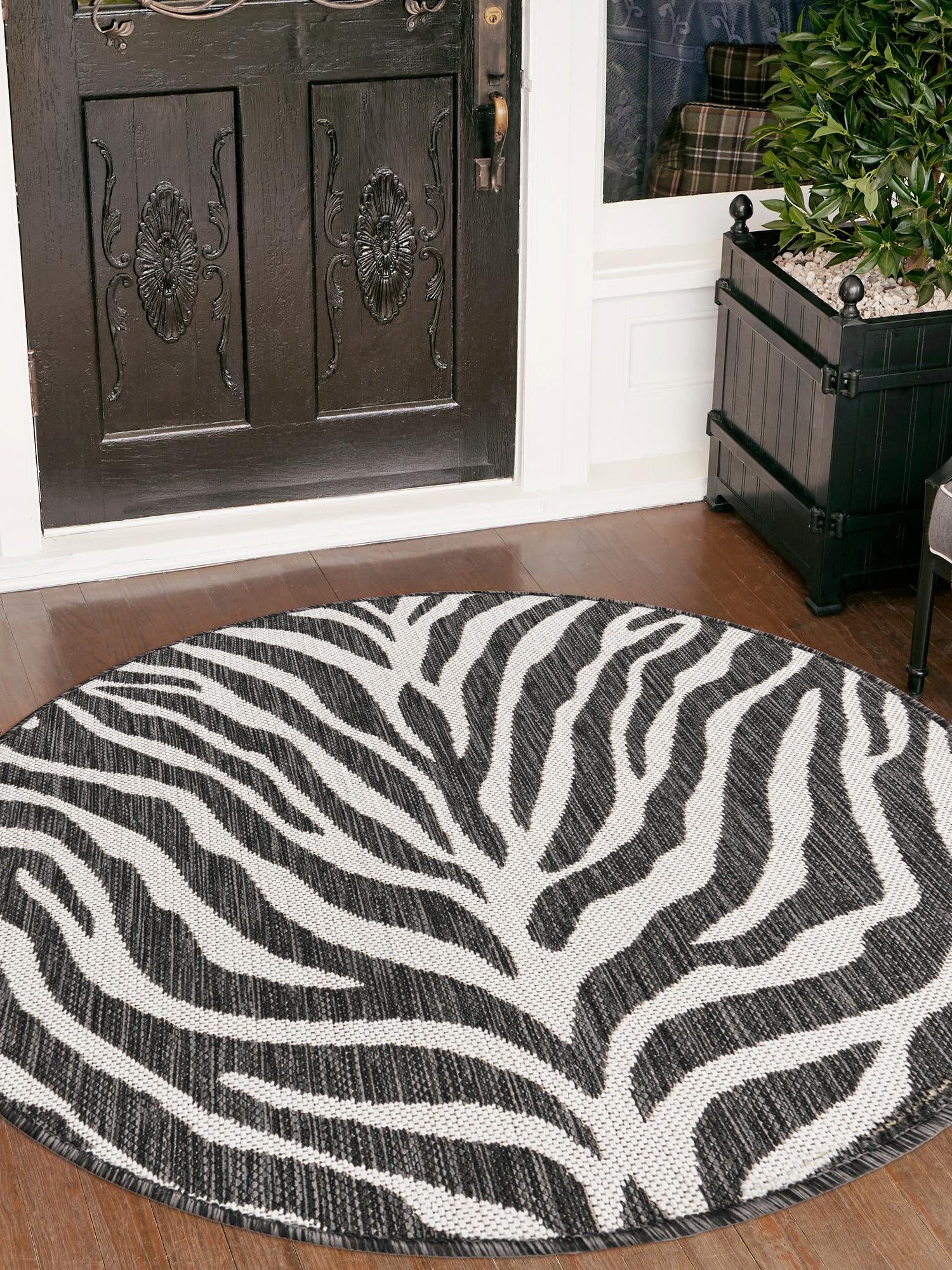 White 4' 1 x 4' 1 Outdoor Safari Round Area Rug Weather Resistant for Patio, Deck, Terrace, Balcony, Porch Animal Print Wildlife Nature Carpet for Sale at Rug Engine