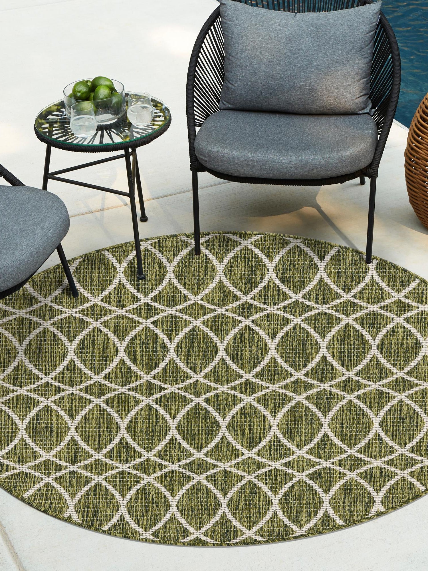 Green 4' 1 x 4' 1 Outdoor Trellis Round Area Rug Weather Resistant for Patio, Deck, Terrace, Balcony, Porch Geometric Design Water Safe Outside Carpet for Sale at Rug Engine