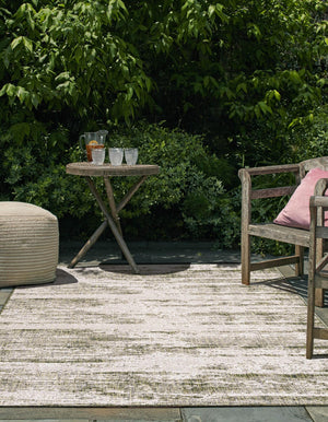 Green 8' x 11' Outdoor Modern Rectangle Rug
