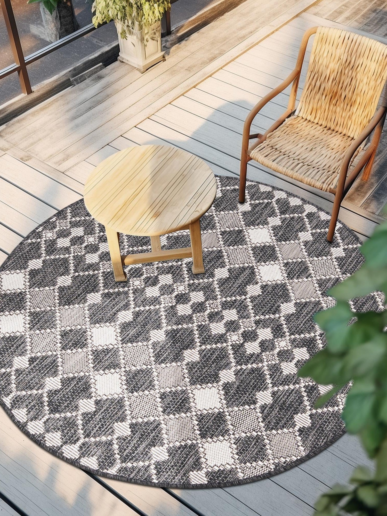 Charcoal 4' 1 x 4' 1 Outdoor Trellis Round Area Rug Weather Resistant for Patio, Deck, Terrace, Balcony, Porch Geometric Design Water Safe Outside Carpet for Sale at Rug Engine